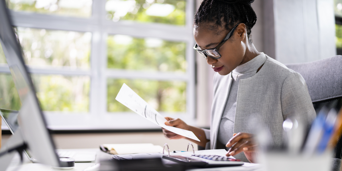 Accountant in a client meeting without a degree